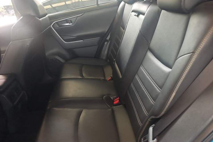 Used Toyota RAV4 2020 2.0L CVT Four-Wheel Drive Prestige Edition Left Rear Seat