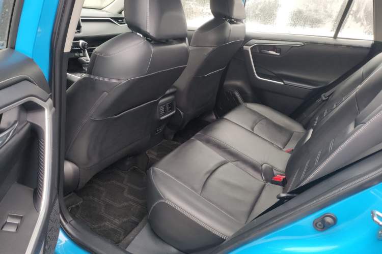 Used Toyota RAV4 2020 2.0L CVT Four-Wheel Drive Prestige Edition Left Rear Seat
