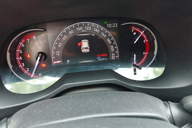 Used Toyota RAV4 2020 2.0L CVT Two-Wheel Drive Fashion Edition Odometer Close Up