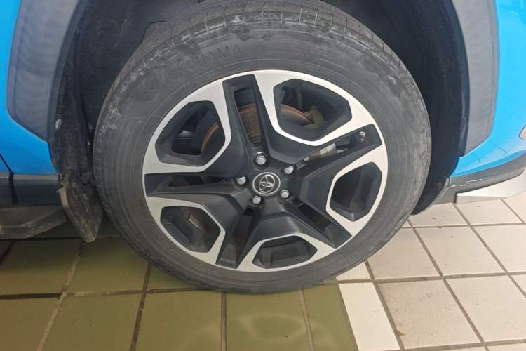 Used Toyota RAV4 2020 2.0L CVT Four-Wheel Drive Prestige Edition Right Front Wheel Hub