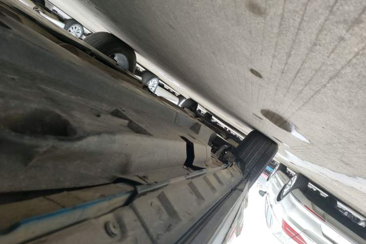 Used Toyota RAV4 2020 2.0L CVT Four-Wheel Drive Prestige Edition Right Side Sill