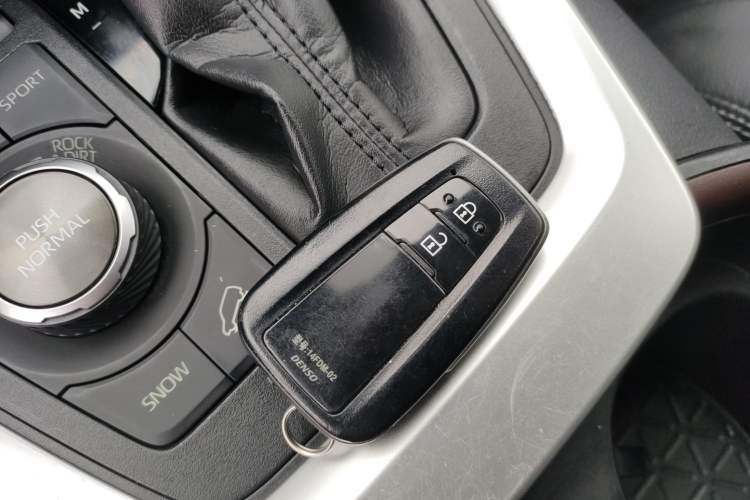 Used Toyota RAV4 2020 2.0L CVT Four-Wheel Drive Prestige Edition Vehicle Key
