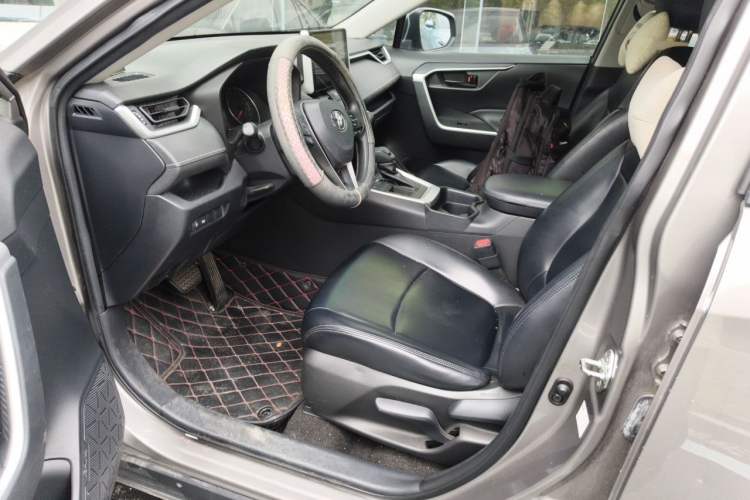 Used Toyota RAV4 2020 2.0L CVT Two-Wheel Drive Urban Edition Driver Seat