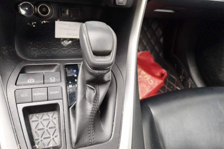 Used Toyota RAV4 2020 2.0L CVT Two-Wheel Drive Urban Edition Gear Lever