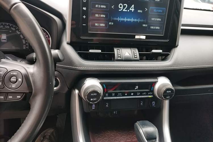 Used Toyota RAV4 2020 2.0L CVT Two-Wheel Drive Prestige Edition Audio And AC Panel