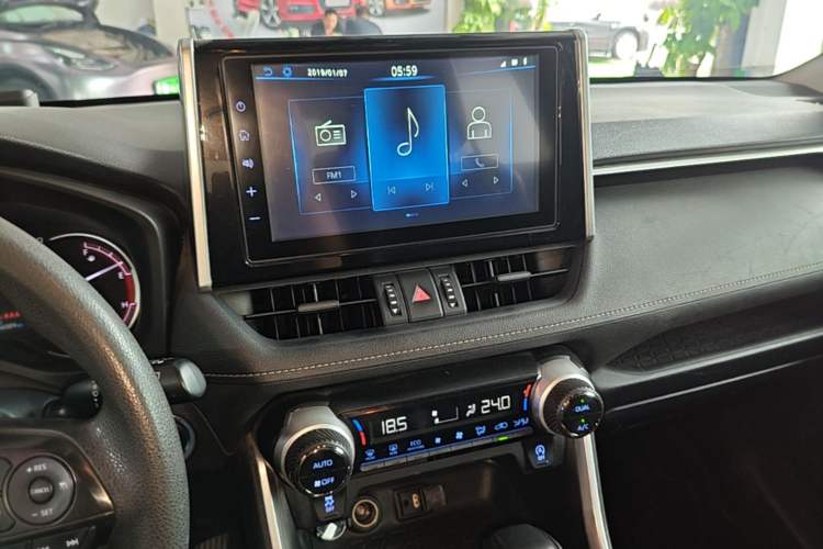 Used Toyota RAV4 2020 2.0L CVT Two-Wheel Drive Fashion Edition Audio And AC Panel