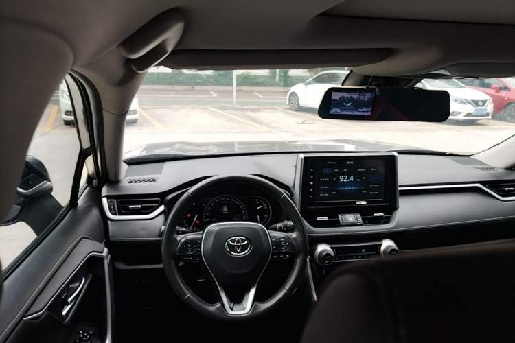 Used Toyota RAV4 2020 2.0L CVT Two-Wheel Drive Prestige Edition Center Console