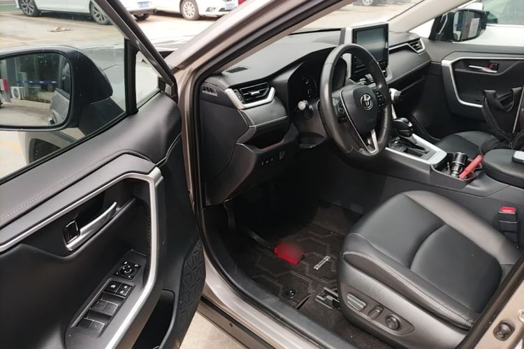 Used Toyota RAV4 2020 2.0L CVT Two-Wheel Drive Prestige Edition Driver Seat