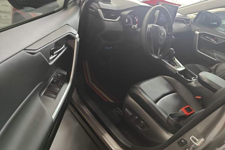 Used Toyota RAV4 2020 2.0L CVT Two-Wheel Drive Fashion Edition Driver Seat