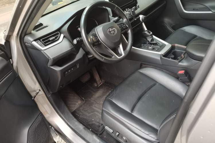 Used Toyota RAV4 2020 Dual-Engine 2.5L E-CVT 4x4 Elite PLUS Edition Driver Seat
