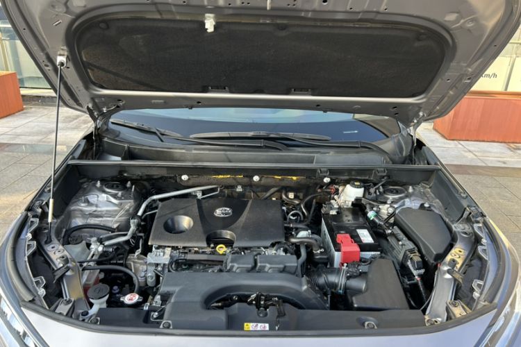 Used Toyota RAV4 2020 2.0L CVT Two-Wheel Drive Fashion Edition Engine Bay