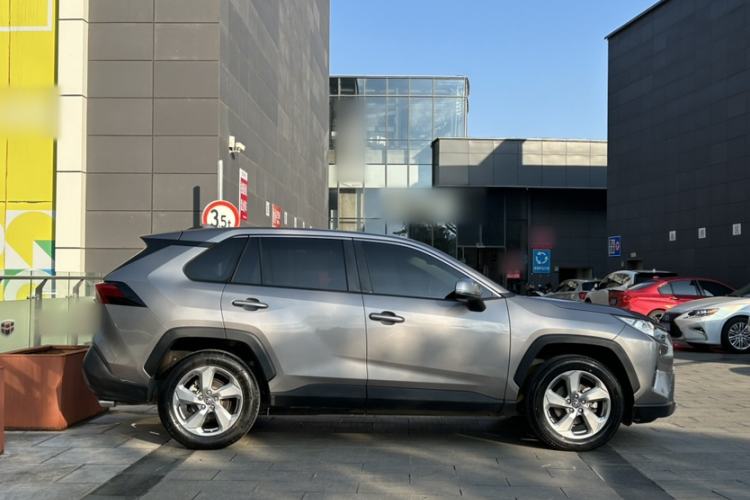 Used Toyota RAV4 2020 2.0L CVT Two-Wheel Drive Fashion Edition Exterior 1