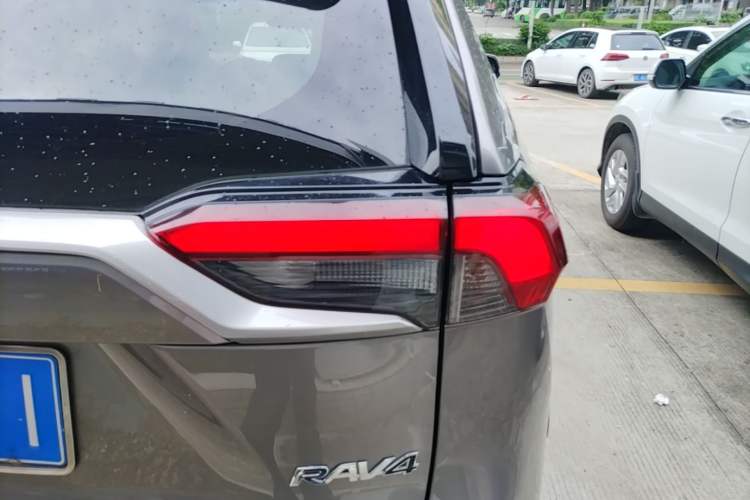 Used Toyota RAV4 2020 2.0L CVT Two-Wheel Drive Prestige Edition Exterior 3