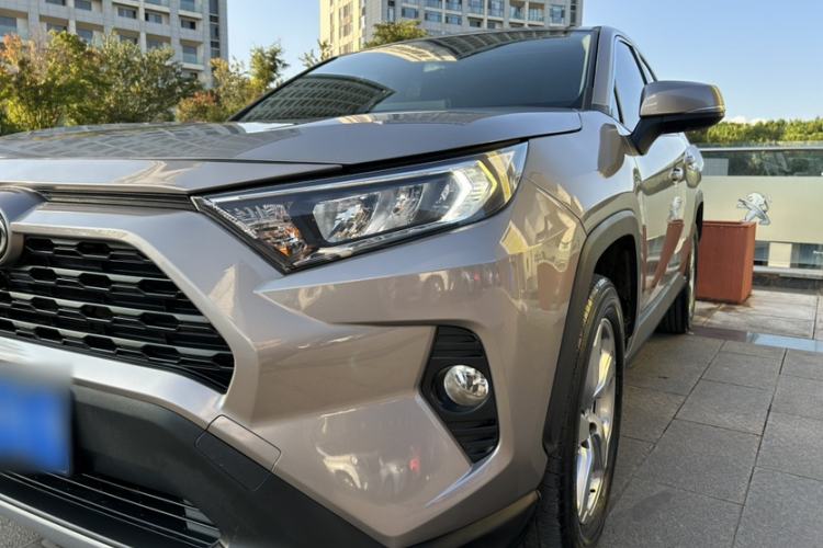 Used Toyota RAV4 2020 2.0L CVT Two-Wheel Drive Fashion Edition Exterior 4