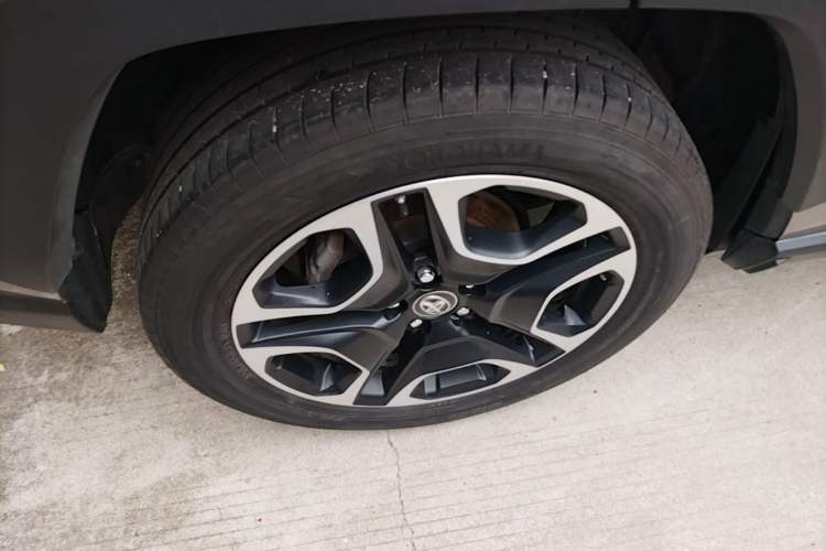 Used Toyota RAV4 2020 2.0L CVT Two-Wheel Drive Prestige Edition Exterior 5