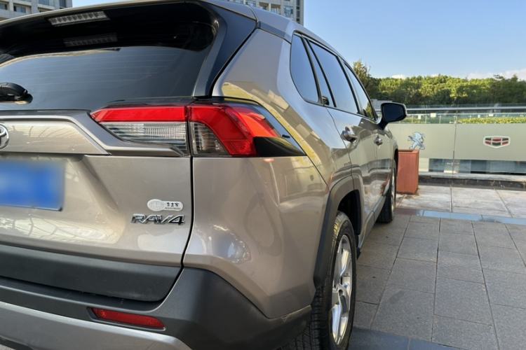 Used Toyota RAV4 2020 2.0L CVT Two-Wheel Drive Fashion Edition Exterior 9