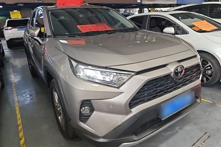 Used Toyota RAV4 2020 2.0L CVT Two-Wheel Drive Fashion Edition Front Right 45 Deg