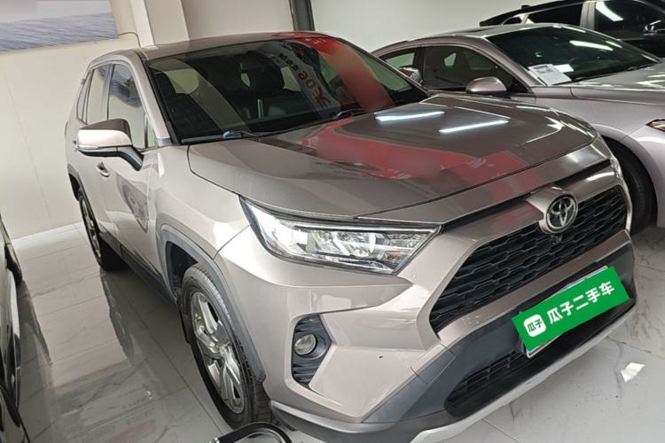 Used Toyota RAV4 2020 2.0L CVT Two-Wheel Drive Fashion Edition Front Right 45 Deg