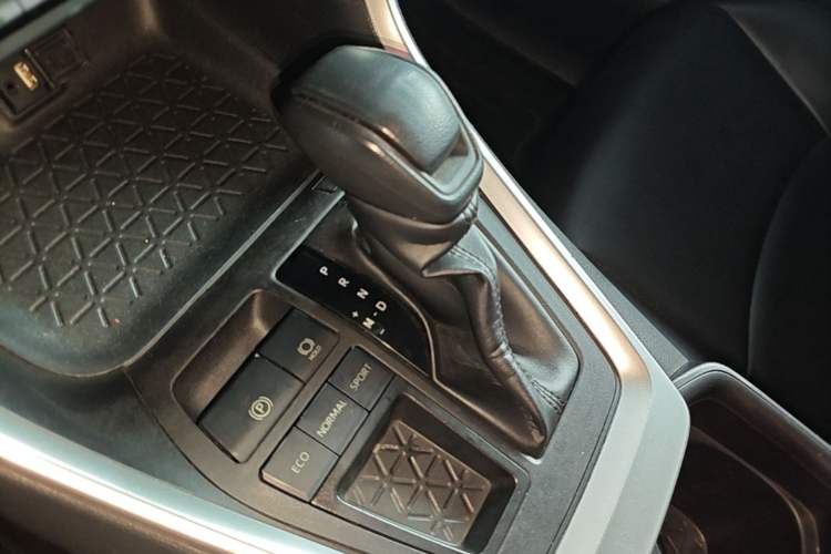 Used Toyota RAV4 2020 2.0L CVT Two-Wheel Drive Fashion Edition Gear Lever