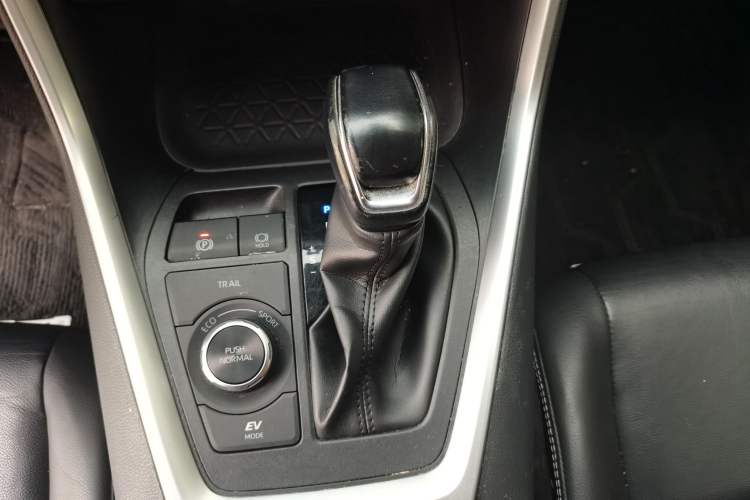 Used Toyota RAV4 2020 Dual-Engine 2.5L E-CVT 4x4 Elite PLUS Edition Gear Lever