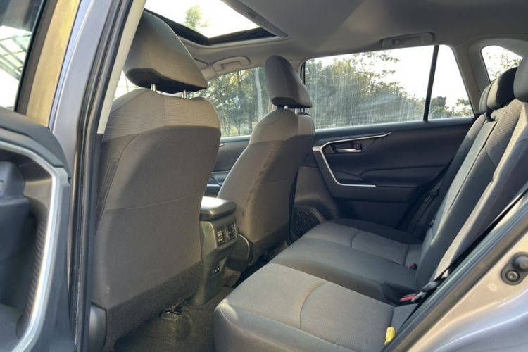 Used Toyota RAV4 2020 2.0L CVT Two-Wheel Drive Fashion Edition Interior 1