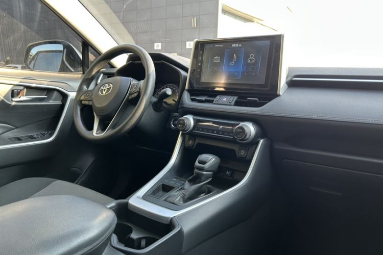 Used Toyota RAV4 2020 2.0L CVT Two-Wheel Drive Fashion Edition Interior 2