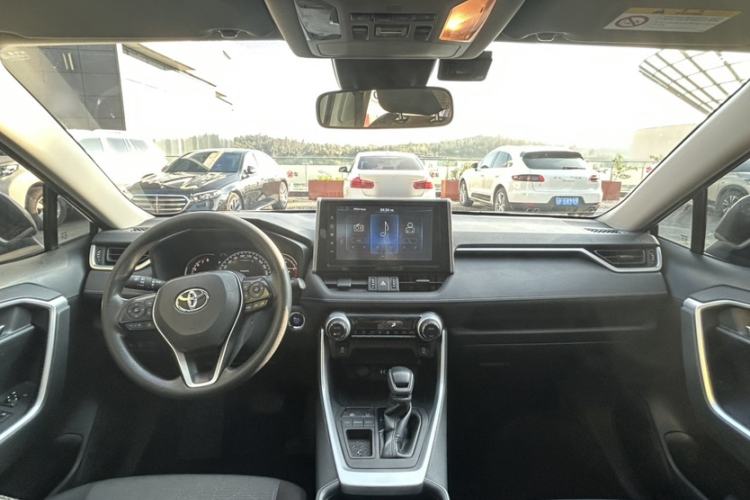 Used Toyota RAV4 2020 2.0L CVT Two-Wheel Drive Fashion Edition Interior 6