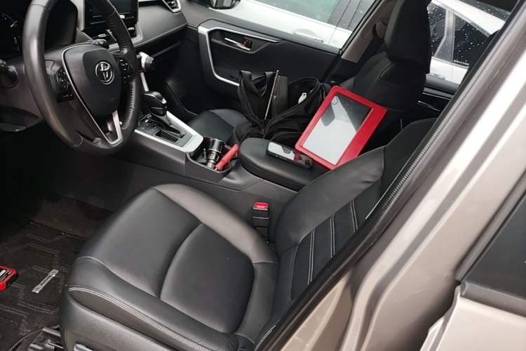 Used Toyota RAV4 2020 2.0L CVT Two-Wheel Drive Prestige Edition Left Front Seat