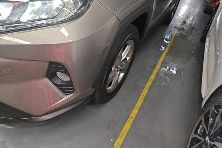 Used Toyota RAV4 2020 2.0L CVT Two-Wheel Drive Fashion Edition Left Front Wheel Hub