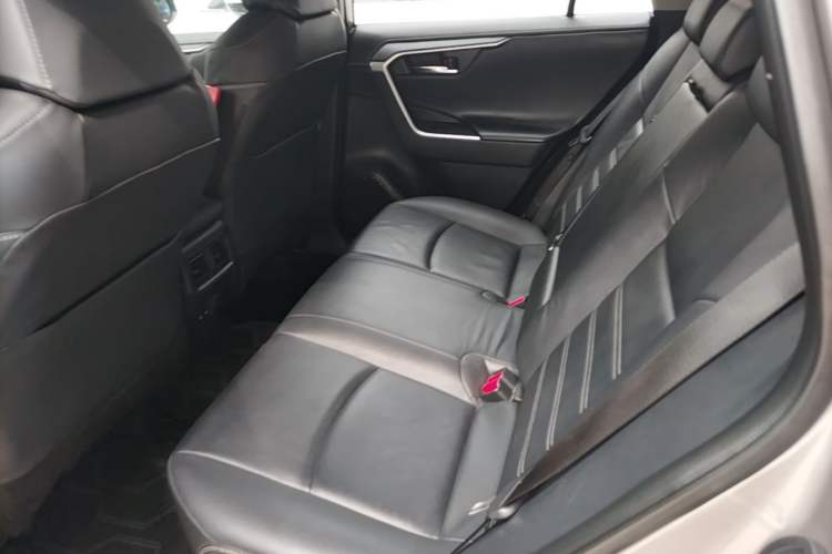 Used Toyota RAV4 2020 2.0L CVT Two-Wheel Drive Prestige Edition Left Rear Seat
