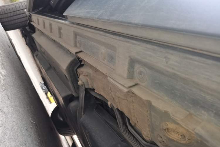 Used Toyota RAV4 2020 Dual-Engine 2.5L E-CVT 4x4 Elite PLUS Edition Left Side Sill