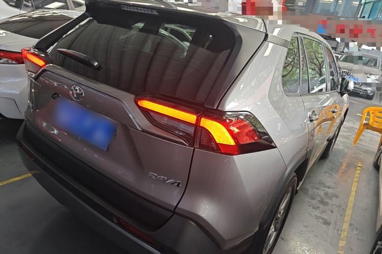 Used Toyota RAV4 2020 2.0L CVT Two-Wheel Drive Fashion Edition Rear Right 45 Deg