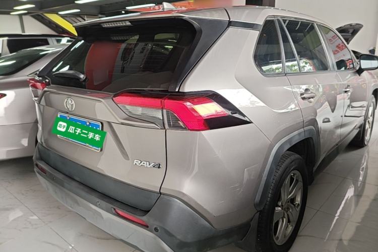 Used Toyota RAV4 2020 2.0L CVT Two-Wheel Drive Fashion Edition Rear Right 45 Deg