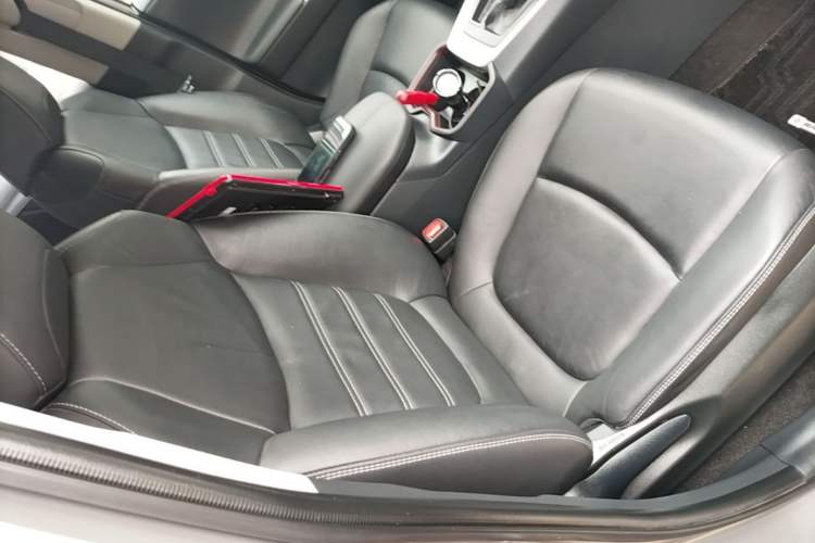 Used Toyota RAV4 2020 2.0L CVT Two-Wheel Drive Prestige Edition Right Front Seat