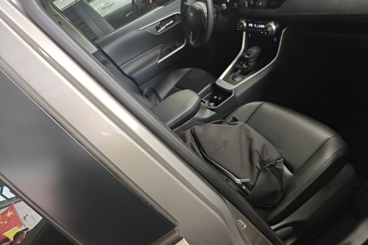 Used Toyota RAV4 2020 2.0L CVT Two-Wheel Drive Fashion Edition Right Front Seat