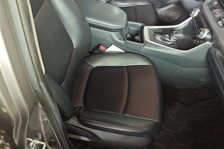 Used Toyota RAV4 2020 2.0L CVT Two-Wheel Drive Fashion Edition Right Front Seat