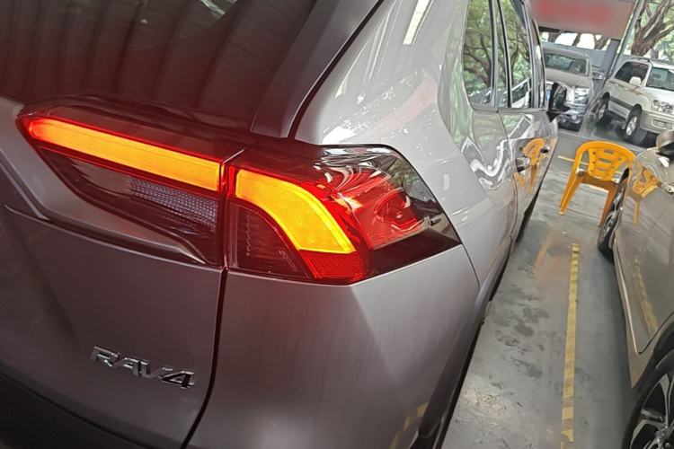 Used Toyota RAV4 2020 2.0L CVT Two-Wheel Drive Fashion Edition Right Rear Taillight