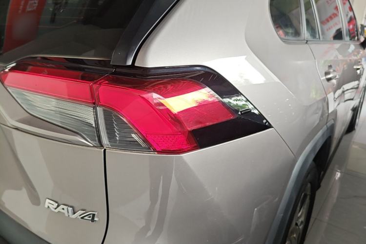 Used Toyota RAV4 2020 2.0L CVT Two-Wheel Drive Fashion Edition Right Rear Taillight