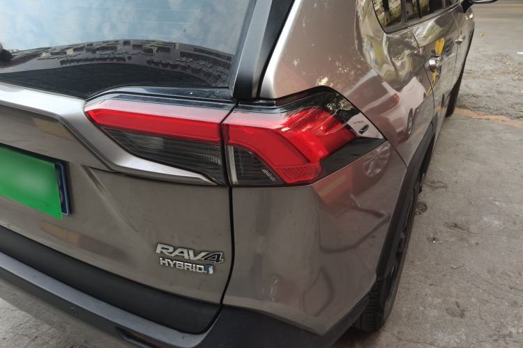 Used Toyota RAV4 2020 Dual-Engine 2.5L E-CVT 4x4 Elite PLUS Edition Right Rear Taillight