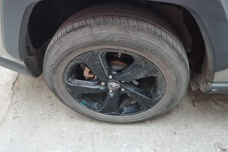 Used Toyota RAV4 2020 Dual-Engine 2.5L E-CVT 4x4 Elite PLUS Edition Right Rear Wheel Hub
