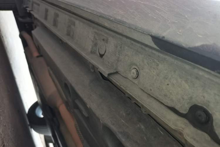 Used Toyota RAV4 2020 Dual-Engine 2.5L E-CVT 4x4 Elite PLUS Edition Right Side Sill