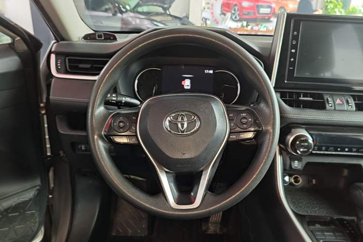 Used Toyota RAV4 2020 2.0L CVT Two-Wheel Drive Fashion Edition Steering Wheel