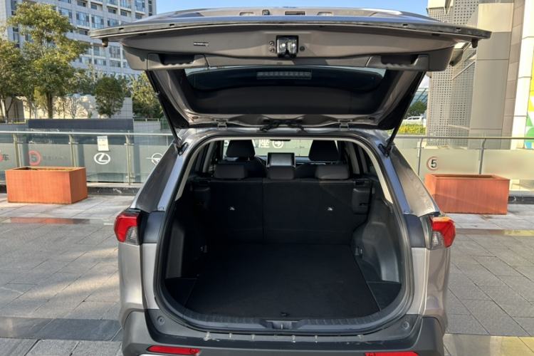 Used Toyota RAV4 2020 2.0L CVT Two-Wheel Drive Fashion Edition Trunk