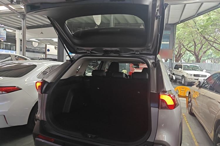 Used Toyota RAV4 2020 2.0L CVT Two-Wheel Drive Fashion Edition Trunk