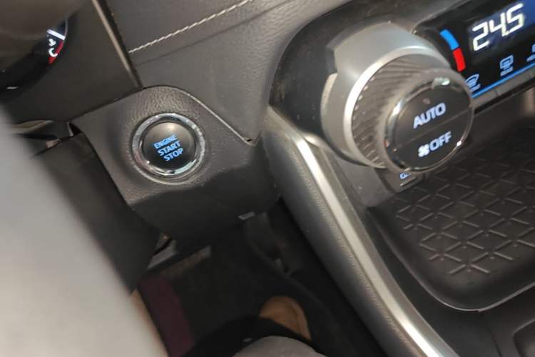 Used Toyota RAV4 2020 2.0L CVT Two-Wheel Drive Fashion Edition Vehicle Key