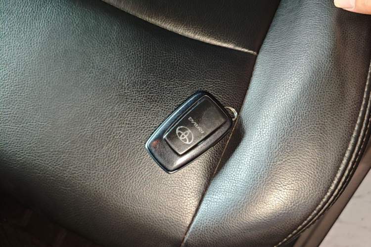 Used Toyota RAV4 2020 2.0L CVT Two-Wheel Drive Fashion Edition Vehicle Key