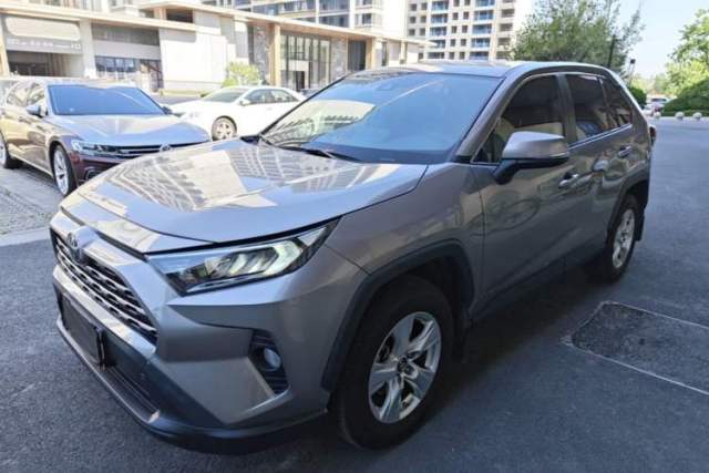 Używany Toyota RAV4 2020 2.0L CVT Two-Wheel Drive Urban Edition