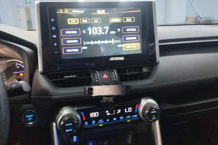 Used Toyota RAV4 2020 Dual-Engine 2.5L E-CVT Two-Wheel Drive Elite Edition Audio And AC Panel