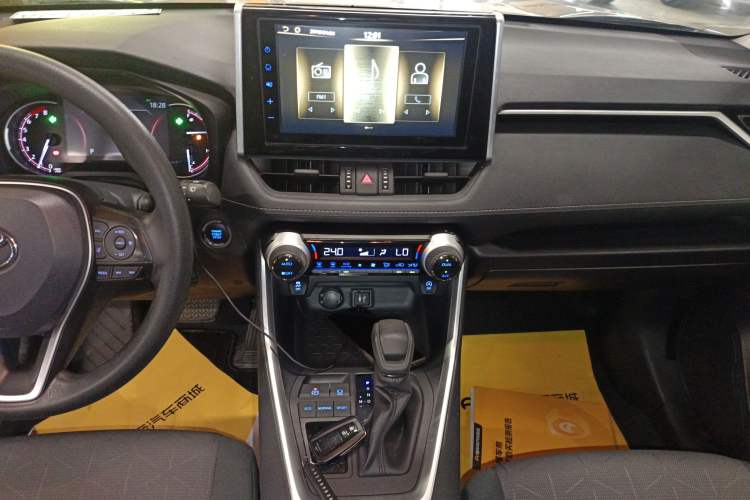 Used Toyota RAV4 2020 2.0L CVT Two-Wheel Drive Fashion Edition Audio And AC Panel