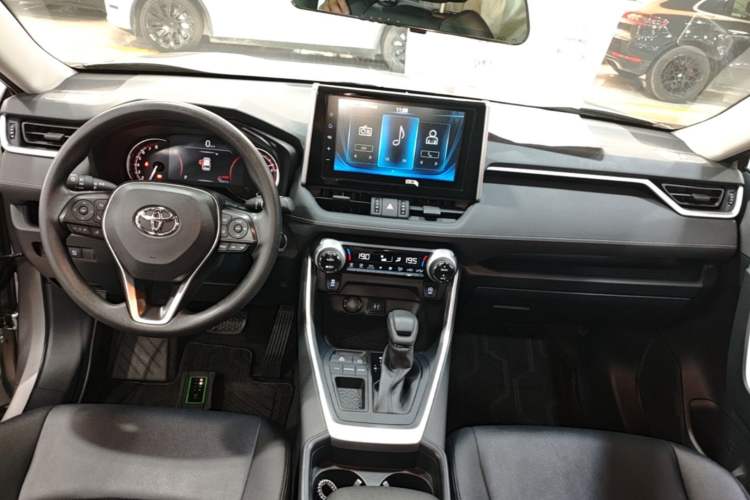 Used Toyota RAV4 2020 2.0L CVT Two-Wheel Drive Fashion Edition Center Console